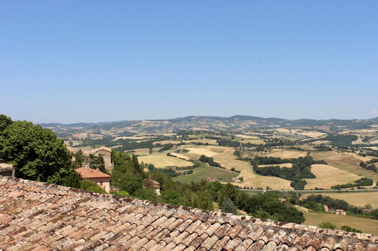 Monastero Ss. Annunziata Hotell Todi Exteriör bild A general view of the village