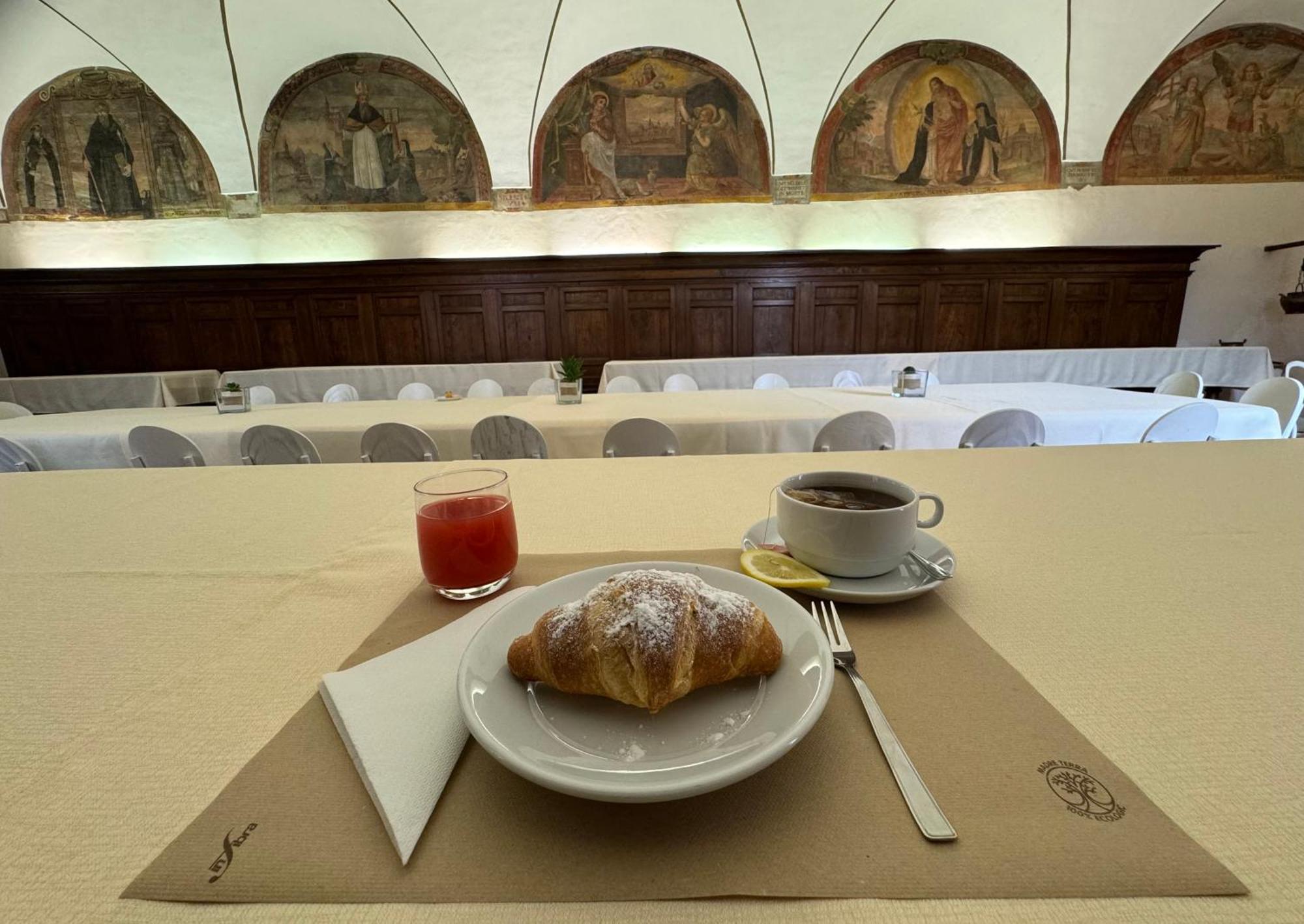 Monastero Ss. Annunziata Hotell Todi Exteriör bild Breakfast at the Caffè Greco