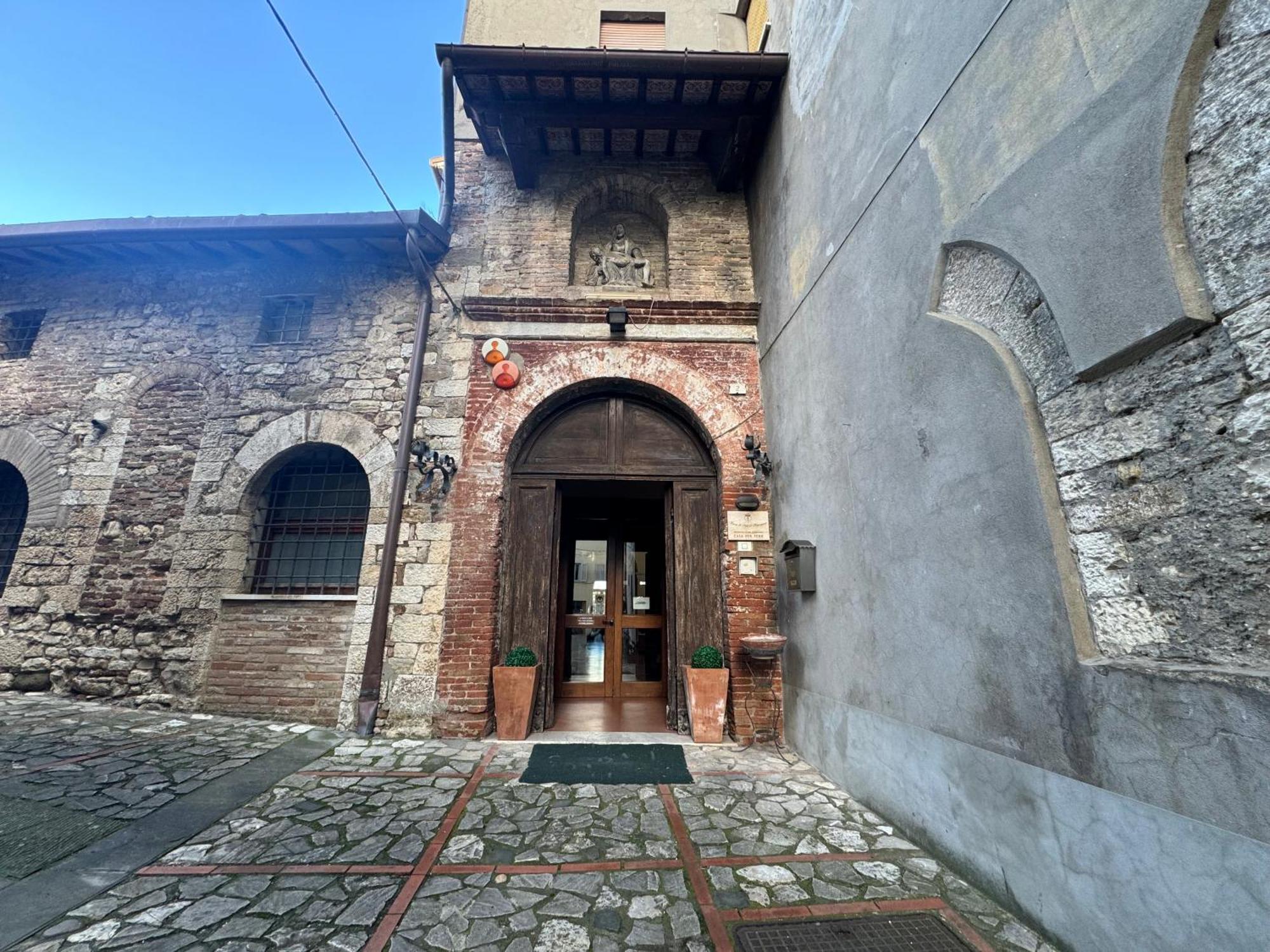 Monastero Ss. Annunziata Hotell Todi Exteriör bild Entrance of the museum