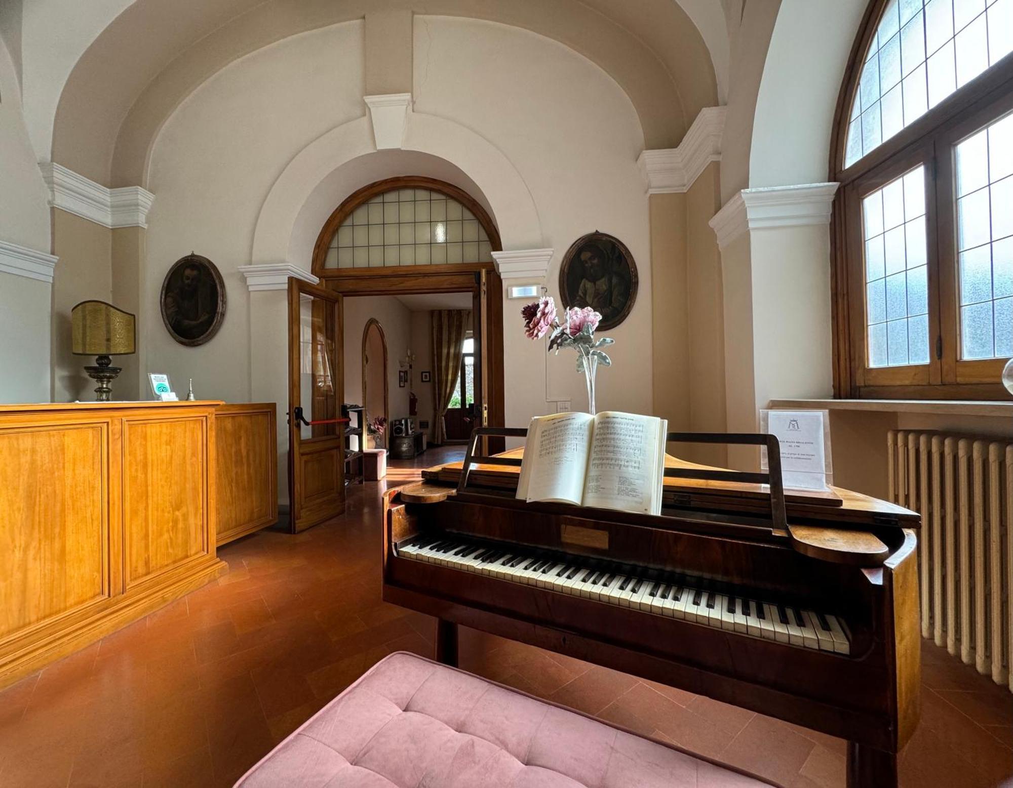 Monastero Ss. Annunziata Hotell Todi Exteriör bild The piano room