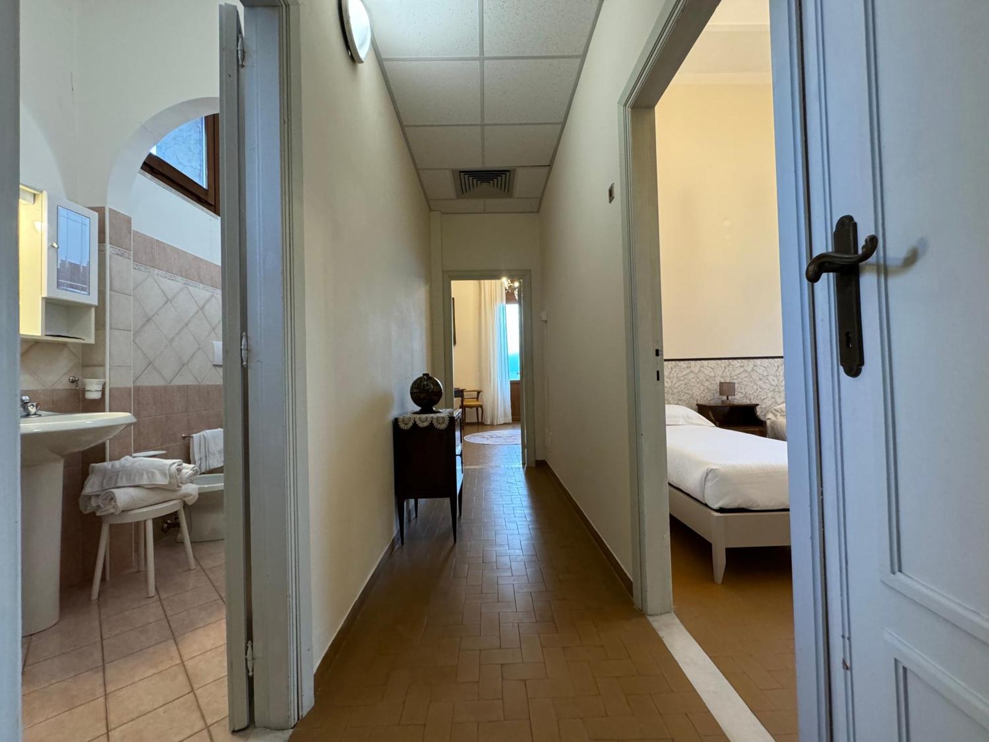 Monastero Ss. Annunziata Hotell Todi Exteriör bild A typical room at the hotel