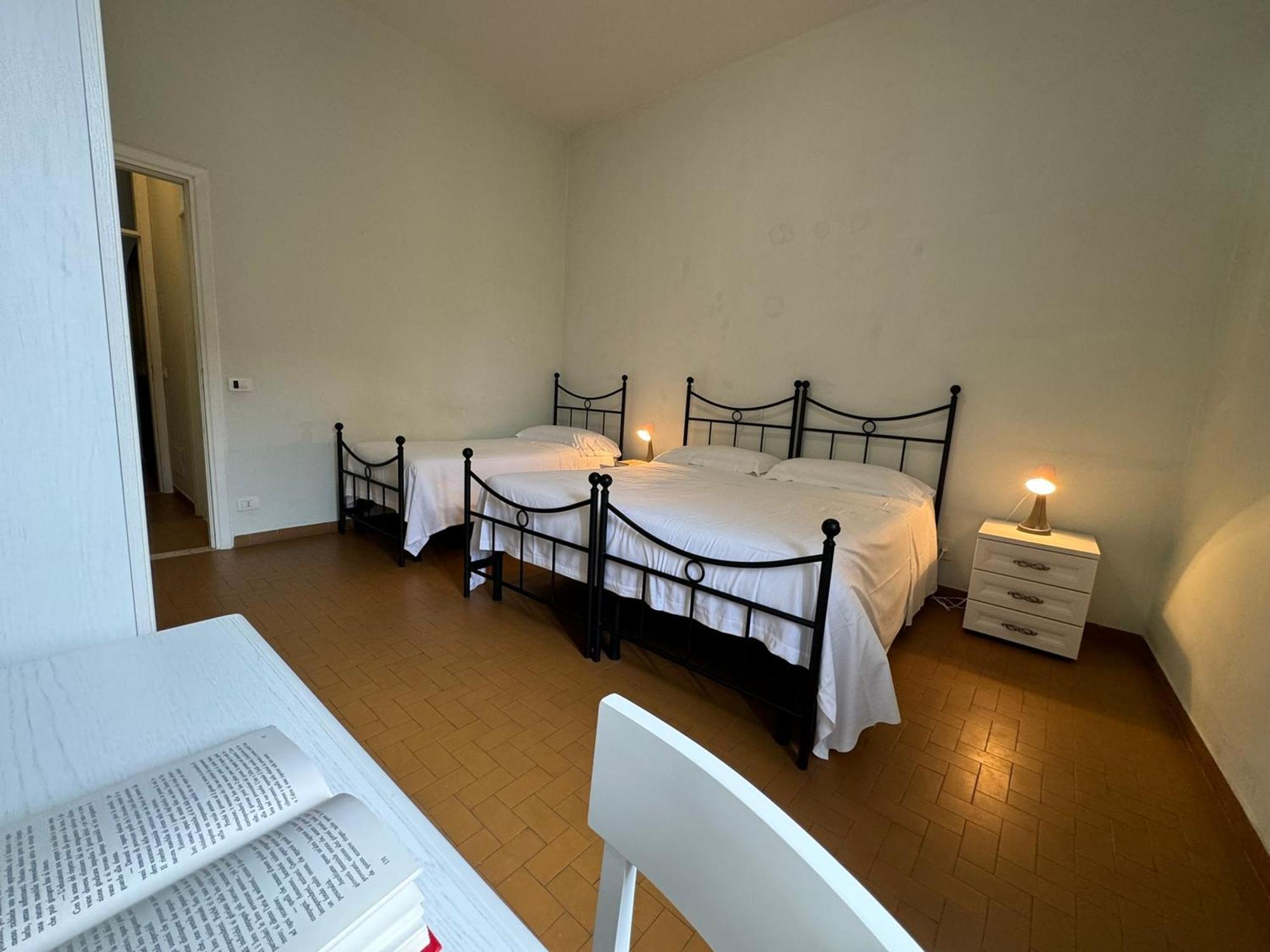 Monastero Ss. Annunziata Hotell Todi Rum bild A room at the hostel