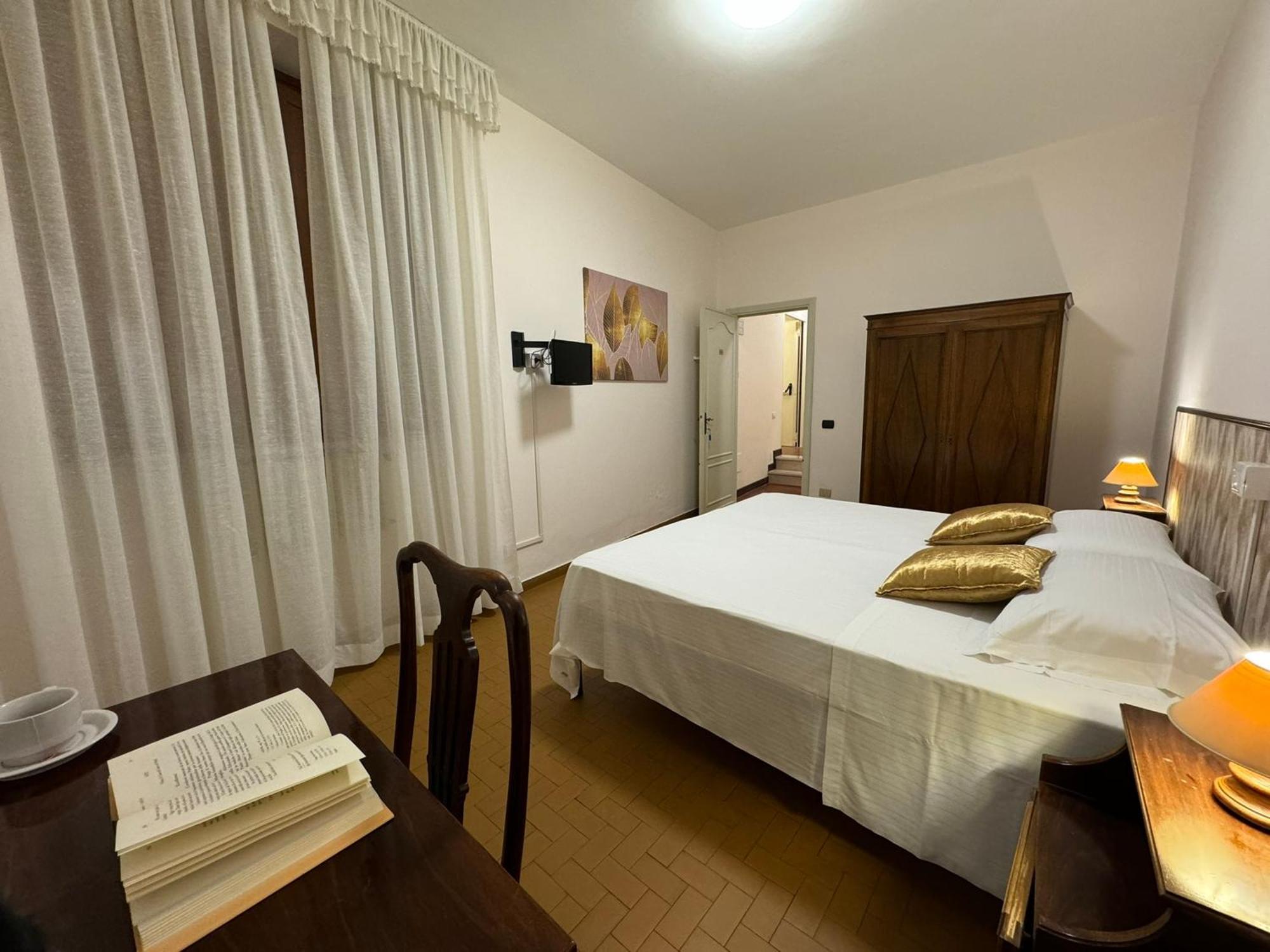 Monastero Ss. Annunziata Hotell Todi Rum bild A bedroom in Italy