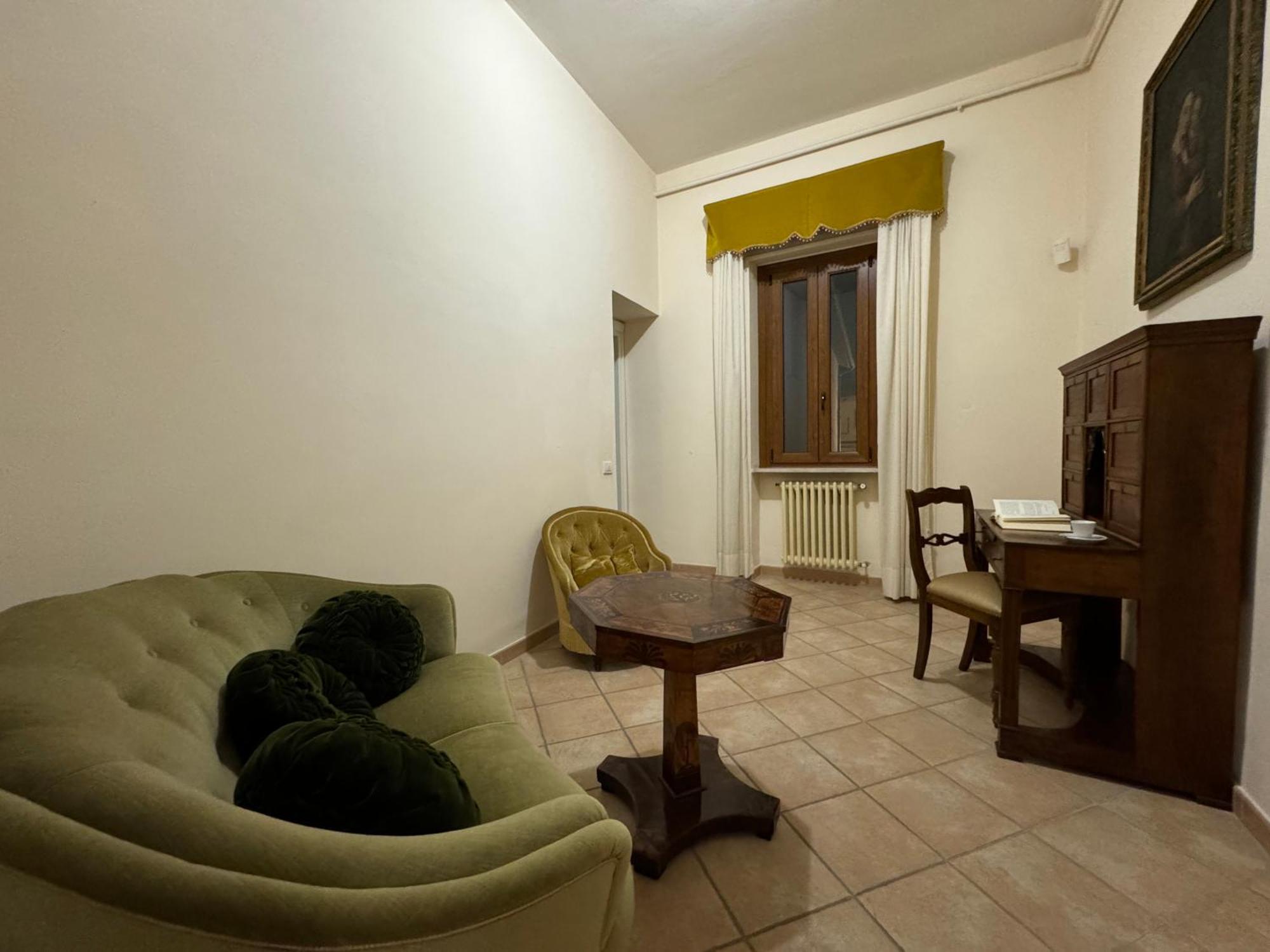 Monastero Ss. Annunziata Hotell Todi Exteriör bild The room of the monastery where the body of Saint Thomas was found