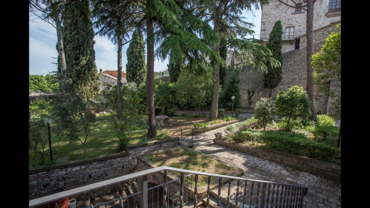 Monastero Ss. Annunziata Hotell Todi Exteriör bild The garden of the museum